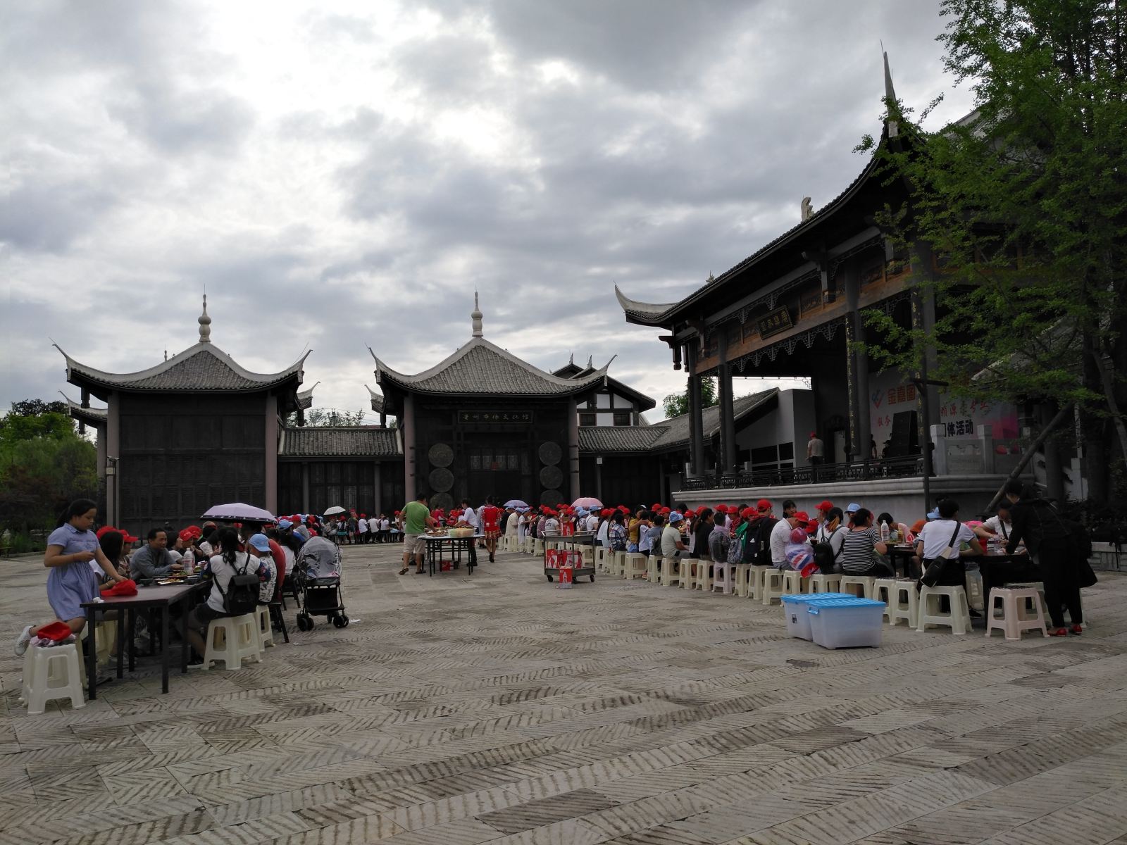 贵阳俊客会出发吧梦回农庄短途旅游贵州六月六风情街业主一日游顺利